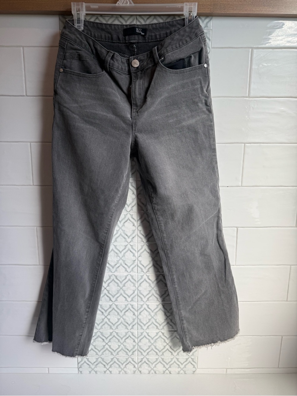 1822 Denim Gray Straight-Leg Jeans with Raw Hem